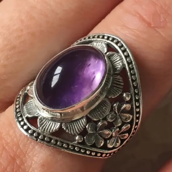 Silver plated purple amethyst color ring size 7 to 13 available please a… - Picture 2 of 6